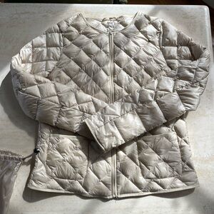 Uniqlo Women's Light Cream Diamond Pattern Puffer Jacket w/ Patch Pockets Sz Sm